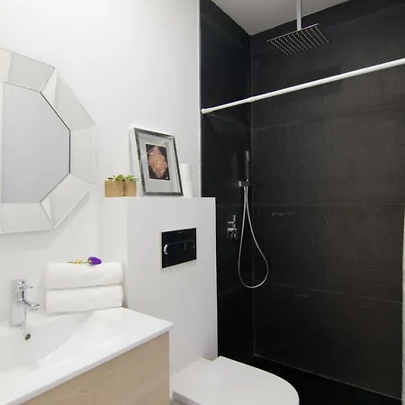Homeforguest Stylish And Modern Overlooking Las Canteras *
